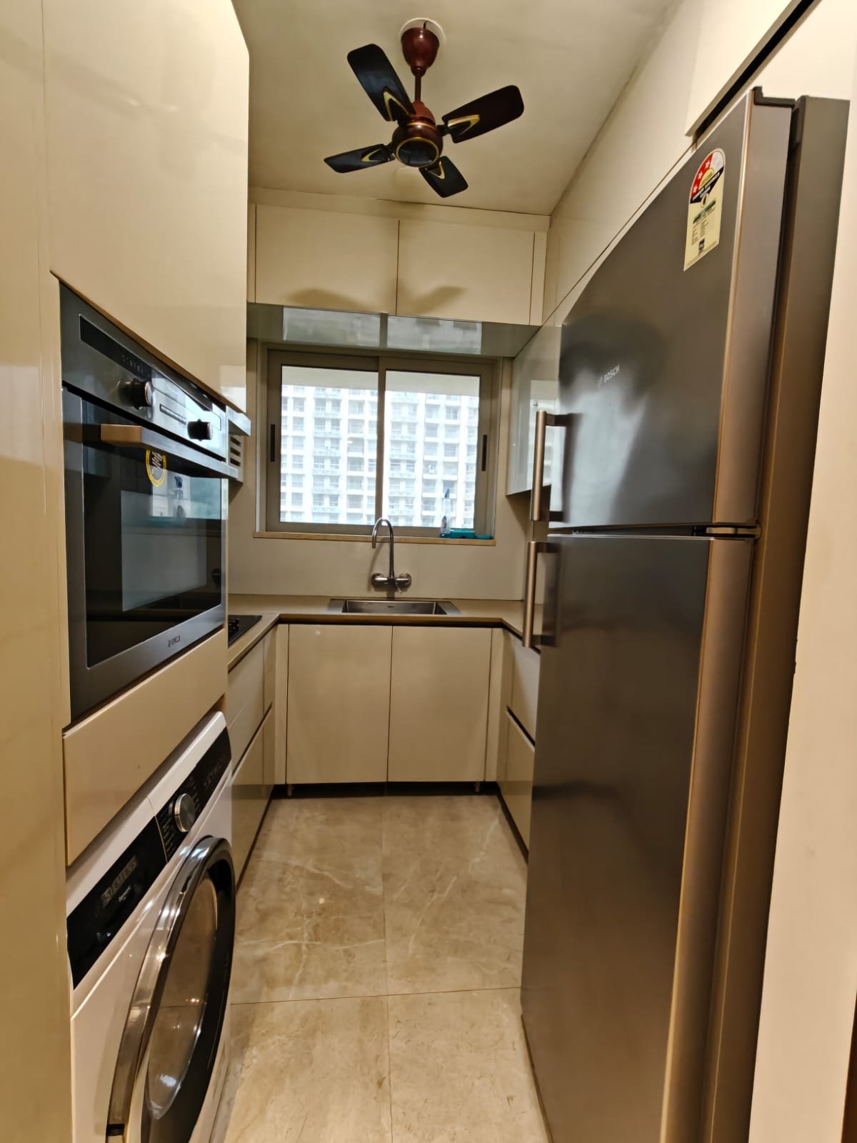 1 BHK Semi Furnished Flat for Rent in Regent Hill, Hiranandani Garden