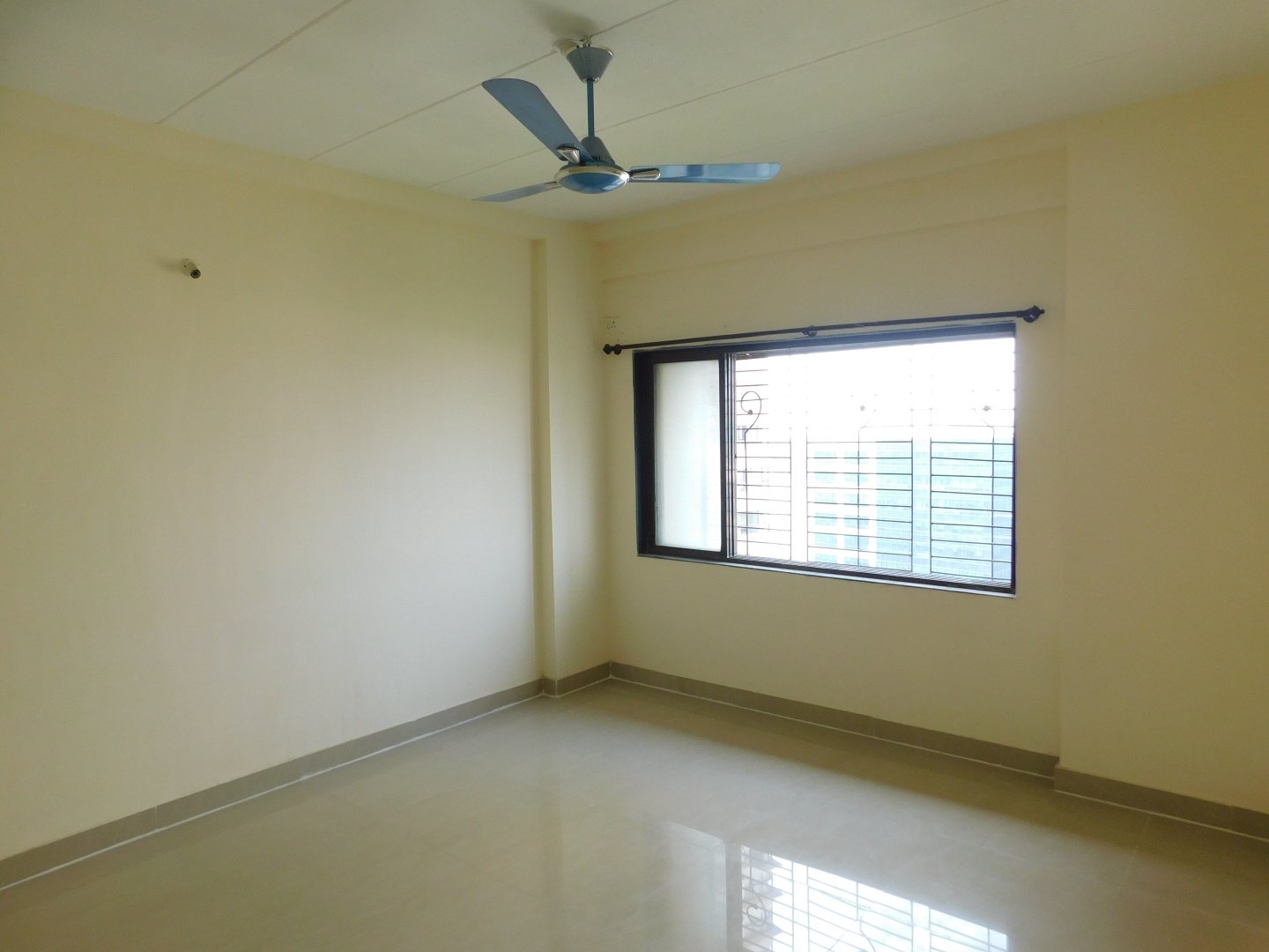 2 BHK Semi Furnished Flat for Rent in Lake Avenue CHS, Powai