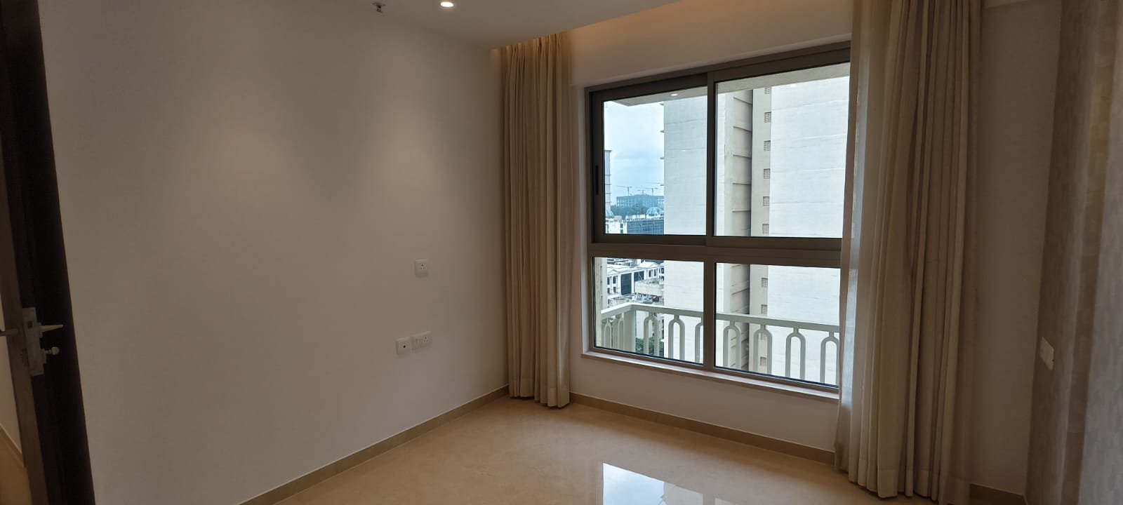 3 BHK Semi Furnished Flat for Rent in Highland, Hiranandani Garden